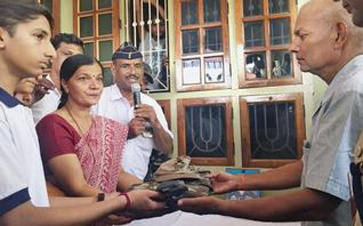 Missing Subedar Ekanath Shetty&rsquo;s uniform handed over to family 